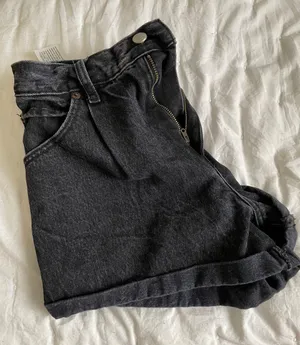 Annie High Rise Black Shorts thumbnail 4