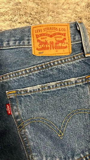 Levi’s 501 High-Rise Straight-Leg Jeans thumbnail 3