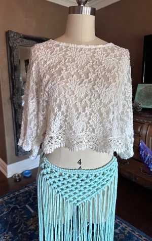Crop Top White Size M thumbnail 1