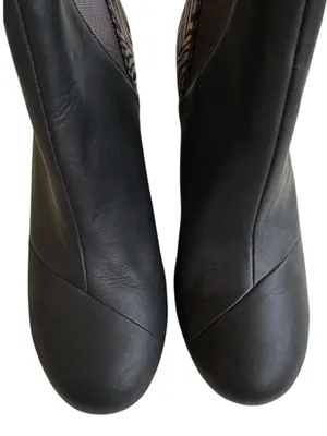 EUC Toms Leather Kelsey Zebra Wedge Boots Black Silver Size 9.5 thumbnail 4