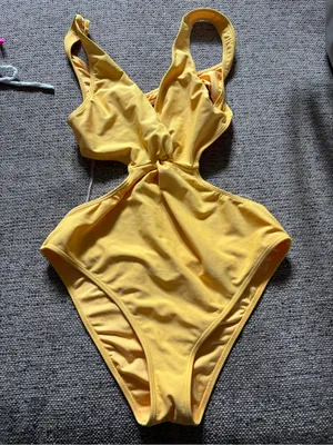 Twist Front Cutout One-Piece Swimsuit in Yellow thumbnail 3