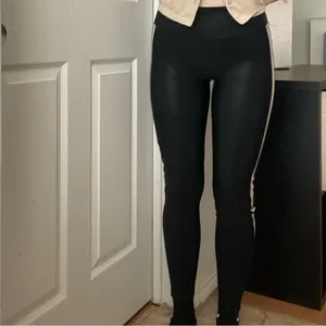 SPANX Faux Leather Side Stripe‎ Leggings Size Small thumbnail 2