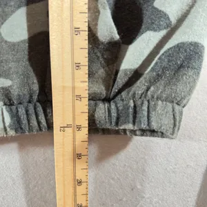 560 | Aero‎ Camo Cropped Zip Hoodie Womens Medium Grey Fleece Y2K Athleisure thumbnail 4