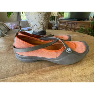Free with purchase 🛍️Crocs Celeste Woman’s 5 Orange Straps Mary Jane Flats thumbnail 2