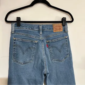 Levi’s Wedgie Straight‎ Distressed Denim Blue Jeans Size 29 thumbnail 4