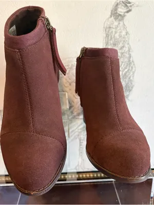 Tom’s Women's Burgundy Suede Ankle Booties - Classic Style thumbnail 2