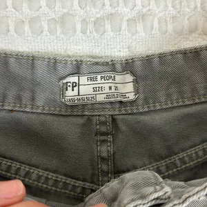Free People‎ Grey Cotton Distressed Shorts Size 25 thumbnail 4