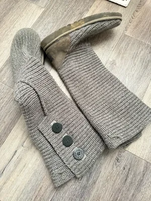 UGG boots thumbnail 3