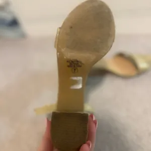 Gold Lulus Heels thumbnail 4