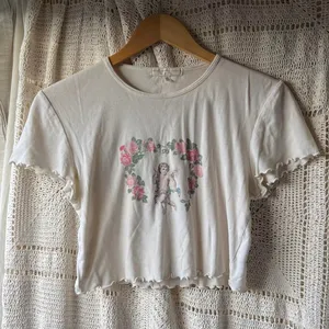Truly Madly Deeply Cupid Baby Tee Cream Pink Rose Cherub Crop Top Medium thumbnail 2