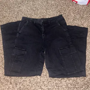 Black American Eagle Cargo Jeans thumbnail 1