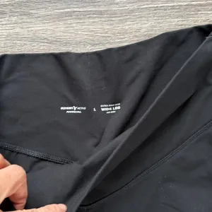 Old Navy Black Wide-Leg Active Pants thumbnail 4