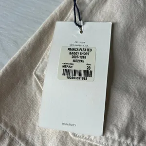 NWT Citizens of Hummanity Franca Pleated Short in Marzipan Cream Size 28 thumbnail 7
