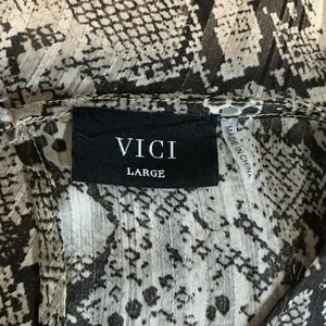 Vici Snake Print Long Sleeve Blouse - Black & White thumbnail 4