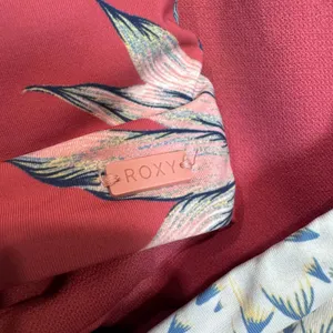 Roxy Womens Tropical Floral Scoop‎ Neck Bikini Top Berry Red Blue Size Small thumbnail 5