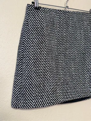 LOFT Wool Blend Herringbone mini skirt Size 8 NWT thumbnail 2