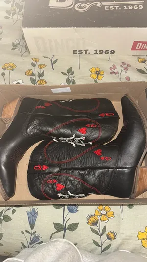 Black queen of hearts dingo boots thumbnail 6