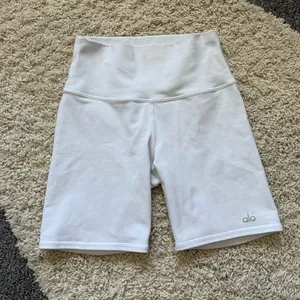 Alo Yoga Airbrush High-Waisted Biker Shorts thumbnail 4
