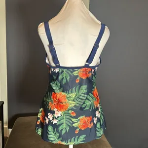 Women’s Navy Floral Tankini Two Piece Swimsuit Boy Short Bottom Size L (US8) NEW thumbnail 3
