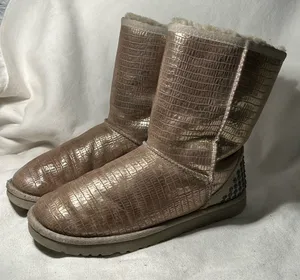 UGG Australia Metallic Gold Lined Suede Classic Short Boots Size 7. thumbnail 1