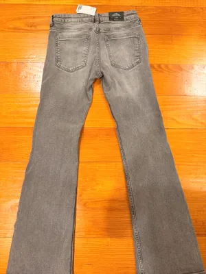 Zara Low-Rise Flare Jeans thumbnail 3