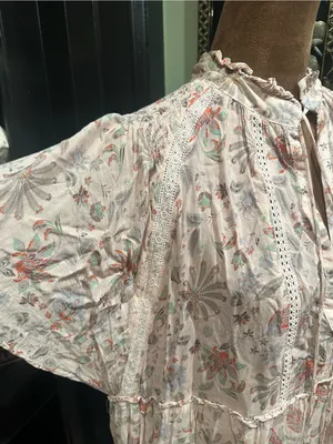 Karlie Light Pink Tiered Floral Mini Dress – Size Large thumbnail 4
