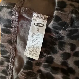 Old Navy Grey Leopard Print Jersey Leggings, Size XL thumbnail 5
