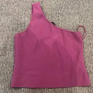 Sincerely Jules One-Shoulder Ribbed Tank in Pink thumbnail 4
