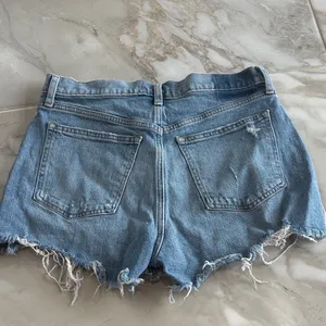 Abercrombie & Fitch High Rise “The Mom Short” thumbnail 4