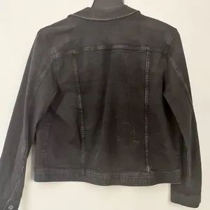 ARIZONA Women’s Black Distressed Button-up Denim Jean Jacket thumbnail 2