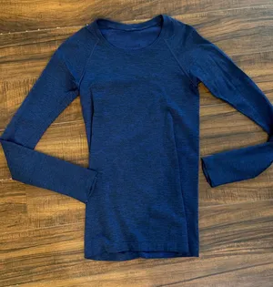 Lululemon Top thumbnail 1