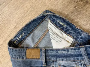 •American Eagle• Distressed Tomgirl Jeans thumbnail 7