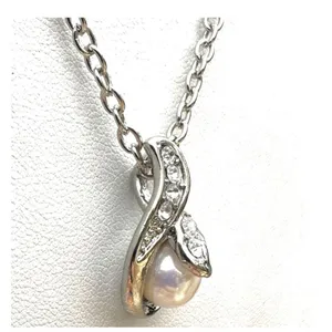 Faux pearl rhinestone silver tone pendant necklace thumbnail 7