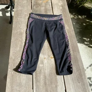 Fabletics Womens Leggings‎ Size S Camacan Capri Workout Black Print Activewear thumbnail 4