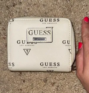 Guess Wallet thumbnail 2
