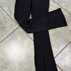ALO YOGA Black High-Waist Flutter Legging XS Front Split Bootcut Outdoor Casual thumbnail 2