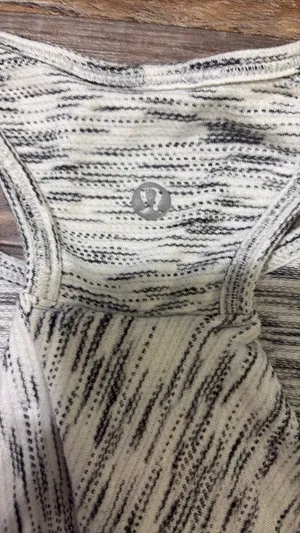 Lululemon Tank 2 thumbnail 3