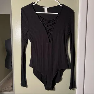 H&M Women's Size Medium Bodysuit Long Sleeve Lace Up‎ Black Ribbed Deep V-Neck thumbnail 2