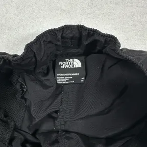 The North Face Women’s Black Running Shorts Size M Elastic Waist Athletic thumbnail 3