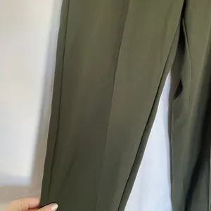 LOFT wide leg business casual‎ pants olive green pockets women's size small thumbnail 5