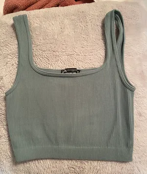 Crop Top thumbnail 1