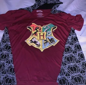 Juniors Harry Potter Burgundy Shirt with Cape thumbnail 1