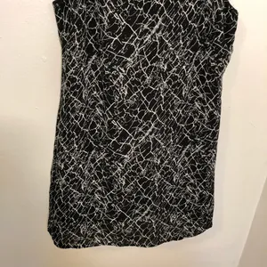 Kenar Womens Size 10 Sleeveless A-Line Shift Dress Black Gray Electrical Pattern thumbnail 3
