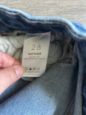 MOTHER Women's the looker Crop Jeans - Medium Blue Wash thumbnail 8