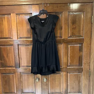 Steve Madden Verona Pleated Cap Sleeve Mini Dress Black Satin‎ Ruffle Hem Medium thumbnail 4