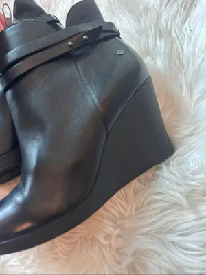 UGG ALEXIS Black Wedge Boots Women Size US 9 leather stylish thumbnail 4