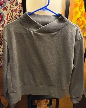 Nike Women’s Long Sleeve DRIFIT Sweater Size Small thumbnail 1