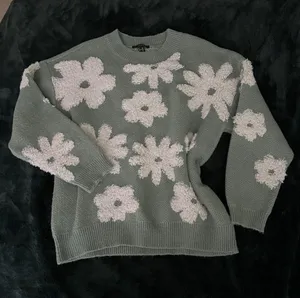 Sage & White Flower Pullover thumbnail 1