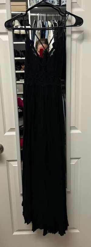Elegant Black Lace Maxi Dress thumbnail 1