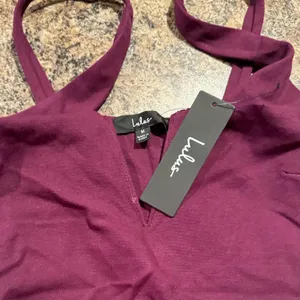 NWT Lulus Womens Bodysuit V Neck Sleeveless Burgundy Size Medium DX thumbnail 2